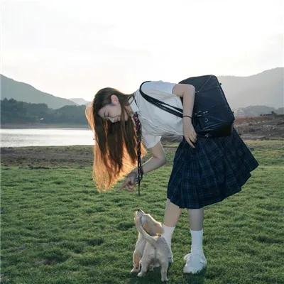 恰似两滴水